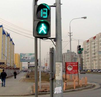 Производятся также светофоры транспортные и пешеходные с табло обратного отсчета времени сигнала ТООВ интегрированным в светофорный сигнал. Производятся также светофоры транспортные